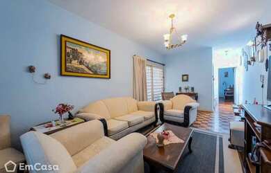 Imagem: A casa possui 3 Dormitórios, 4 Banheiros, 2 Vagas na garagem