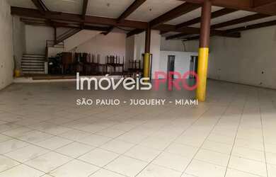 Imagem: O depósito possui 5 Vagas na garagem, 1.100m² de Área e