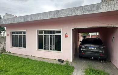 Imagem: A casa possui 3 Dormitórios, 2 Banheiros, 2 Vagas na garagem