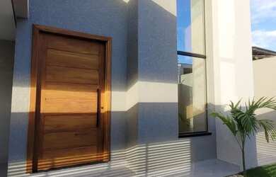 Imagem: A casa possui 3 Dormitórios, 3 Banheiros, 2 Vagas na garagem