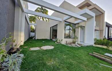 Imagem: A casa possui 3 Dormitórios, 4 Banheiros, 2 Vagas na garagem