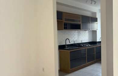 Imagem: O apartamento possui 2 Dormitórios, 1 Banheiro, 1 Vaga na garagem