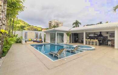 Imagem: A casa em condomínio possui 5 Dormitórios, 5 Banheiros, 4