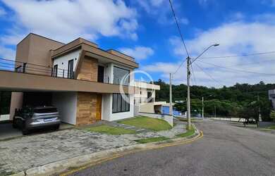 Imagem: A casa em condomínio possui 3 Dormitórios, 4 Banheiros, 4