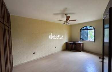 Imagem 14: Casa estilo sobrado com 5 quartos sendo 1 suíte disponível para locação...