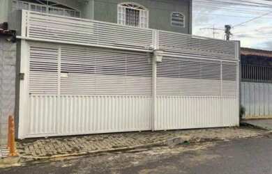 Imagem: A casa possui 3 Dormitórios, 2 Banheiros, 3 Vagas na garagem