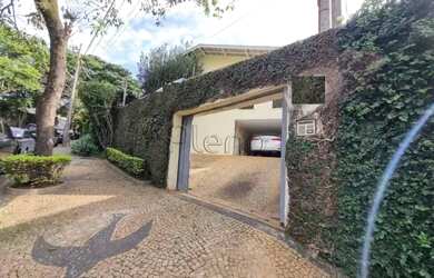 Imagem: A casa possui 4 Dormitórios, 1 Banheiro, 4 Vagas na garagem