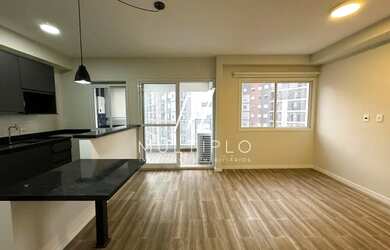 Imagem: O apartamento possui 1 Dormitório, 1 Banheiro, 2 Vagas na garagem