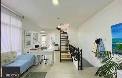 Imagem: A casa possui 3 Dormitórios, 5 Banheiros, 2 Vagas na garagem