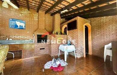 Imagem: A casa possui 3 Dormitórios, 1 Banheiro, 3 Vagas na garagem