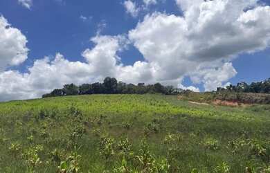 Imagem: O terreno possui 1000m² de Área e está localizado em Mairinque