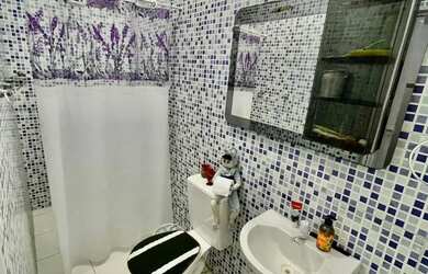 Imagem: A casa possui 3 Dormitórios, Acomodam 12 pessoas, 4 Vagas na