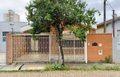 Imagem: A casa possui 2 Dormitórios, 2 Banheiros, 2 Vagas na garagem