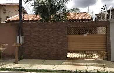 Imagem: A casa possui 2 Dormitórios, 1 Banheiro, 3 Vagas na garagem