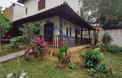 Imagem: A casa possui 3 Dormitórios, 5 Banheiros, 3 Vagas na garagem