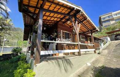 Imagem: A casa possui 4 Dormitórios, 4 Banheiros, 3 Vagas na garagem