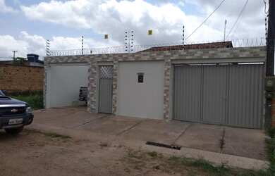 Imagem: A casa e possui 2 Dormitórios, Suítes, 2 Banheiros, 2 Vagas