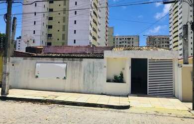 Imagem: A casa possui 4 Dormitórios, 4 Banheiros, 2 Vagas na garagem