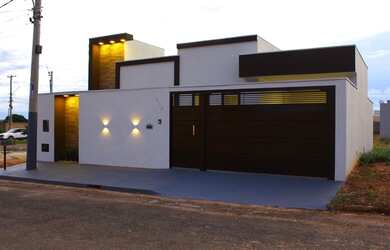 Imagem: A casa possui 2 Dormitórios, 2 Banheiros, 2 Vagas na garagem