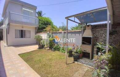 Imagem: A casa possui 3 Dormitórios, 2 Banheiros, 192m² de Área e