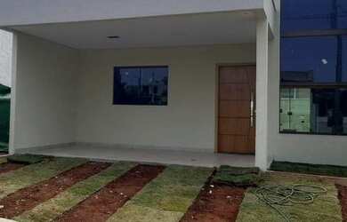 Imagem: A casa possui 3 Dormitórios, 2 Banheiros, 1 Vaga na garagem