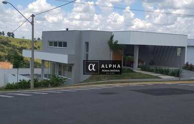 Imagem: A casa possui 4 Dormitórios, 1 Banheiro, 4 Vagas na garagem