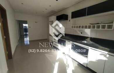 Imagem: A casa possui 3 Dormitórios, 3 Banheiros, 2 Vagas na garagem