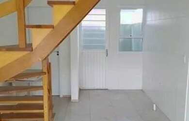 Imagem: A casa possui 2 Dormitórios, 1 Banheiro, 1 Vaga na garagem