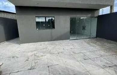 Imagem: A casa possui 3 Dormitórios, 2 Banheiros, 1 Vaga na garagem