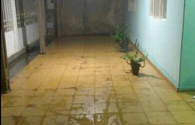 Imagem: A casa possui 3 Dormitórios, 2 Banheiros, 2 Vagas na garagem