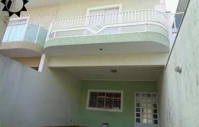 Imagem: A casa possui 3 Dormitórios, 5 Banheiros, 4 Vagas na garagem