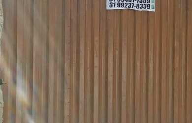 Imagem: A casa possui 2 Dormitórios, 1 Banheiro, 1 Vaga na garagem