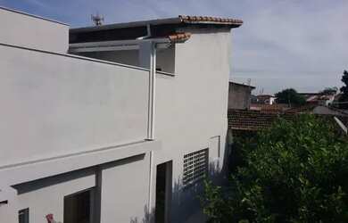 Imagem: A casa possui 3 Dormitórios, 2 Banheiros, 3 Vagas na garagem