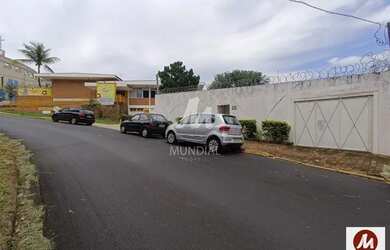 Imagem: O depósito possui 5 Vagas na garagem e 263m² de Área e está