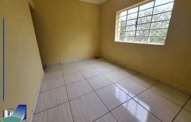 Imagem: O apartamento possui 3 Dormitórios, 1 Banheiro, 1 Vaga na garagem