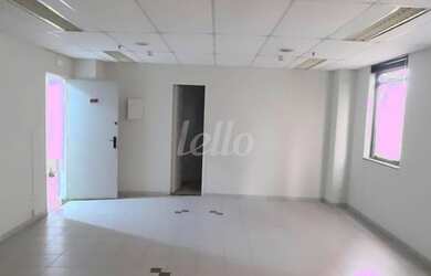 Imagem: O depósito possui 1 Vaga na garagem e 42m² de Área e está