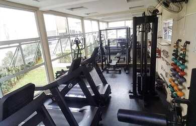 Imagem: O apartamento possui 2 Dormitórios, 1 Banheiro, 1 Vaga na garagem