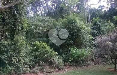 Imagem: O terreno possui 1.327m² de Área e está localizado em Roseira