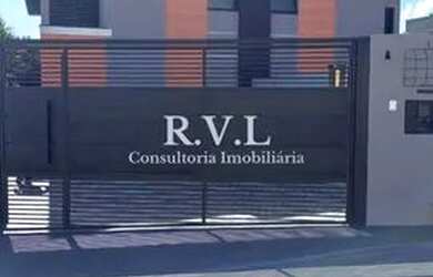 Imagem: A casa possui 3 Dormitórios, 3 Banheiros, 2 Vagas na garagem