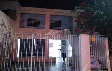 Imagem: A casa possui 2 Dormitórios, 1 Banheiro, 1 Vaga na garagem