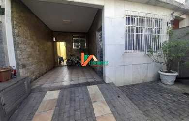 Imagem: A casa possui 4 Dormitórios, 4 Banheiros, 2 Vagas na garagem