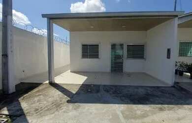 Imagem: A casa possui 2 Dormitórios, 1 Banheiro, 2 Vagas na garagem