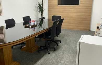 Imagem: O depósitoe possui 5 Vagas na garagem, 1714-0m² de Área está