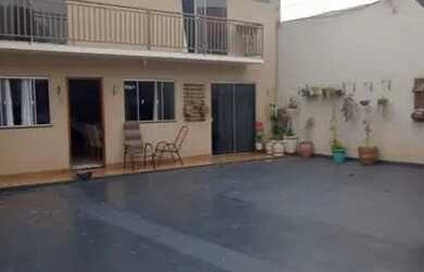 Imagem: A casa possui 2 Dormitórios, 3 Banheiros, 5 Vagas na garagem