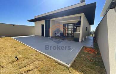 Imagem: A casa em condomínio possui 3 Dormitórios, 2 Banheiros, 4