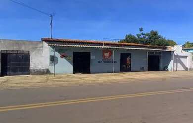 Imagem: A casa possui 2 Dormitórios, 3 Banheiros e 2 Vagas na garagem