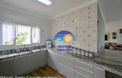 Imagem: A casa em condomínio possui 4 Dormitórios, 4 Banheiros, 3