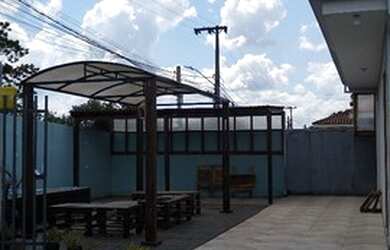 Imagem: A casa em condomínio possui 3 Dormitórios, 1 Banheiro, 2 Vagas