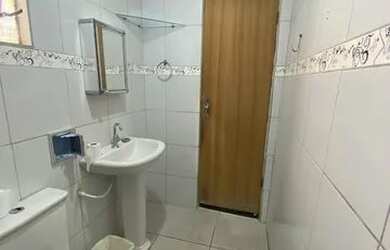 Imagem: A casa possui 2 Dormitórios e está localizado em Santa Cruz