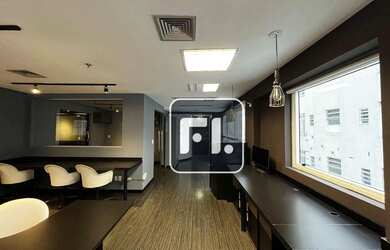 Imagem: O depósito possui 4 Vagas na garagem, 120m² de Área e Imóvel